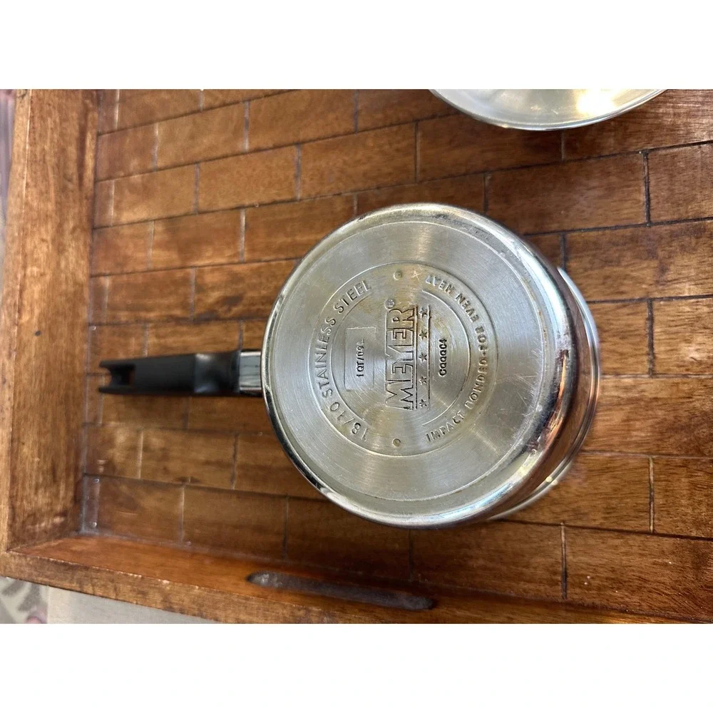 Meyer 18/10 Stainless Steel 1 Quart Saucepan with Lid Impact Bonded Base 0.9LEUC